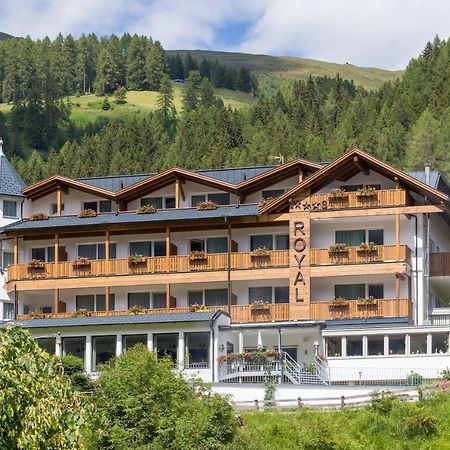 Hotel Royal Und Ferienhaus Annabel Sexten Bagian luar foto