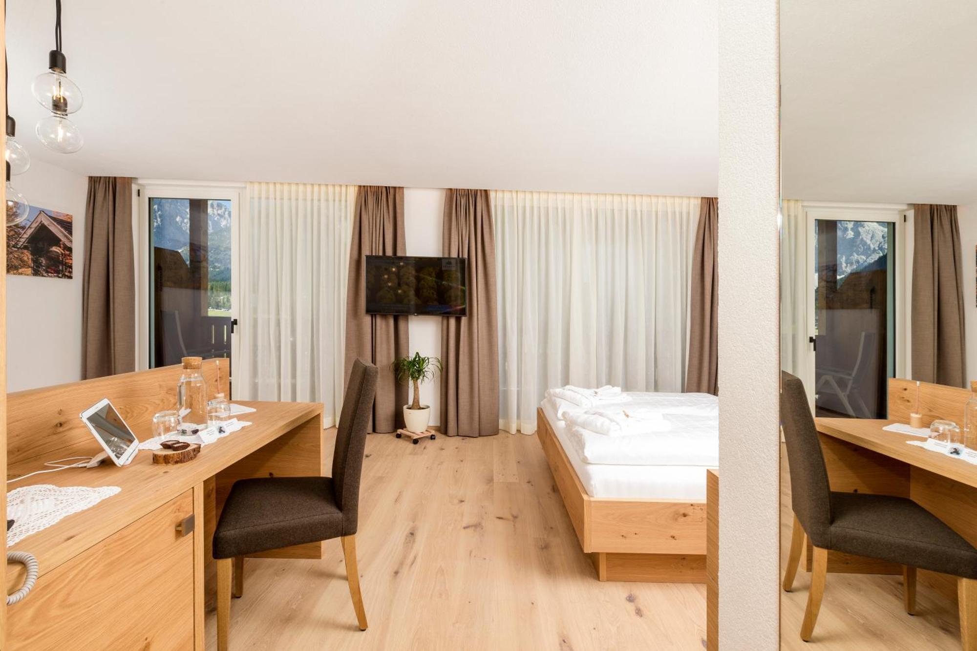 Hotel Royal Und Ferienhaus Annabel Sexten Bagian luar foto