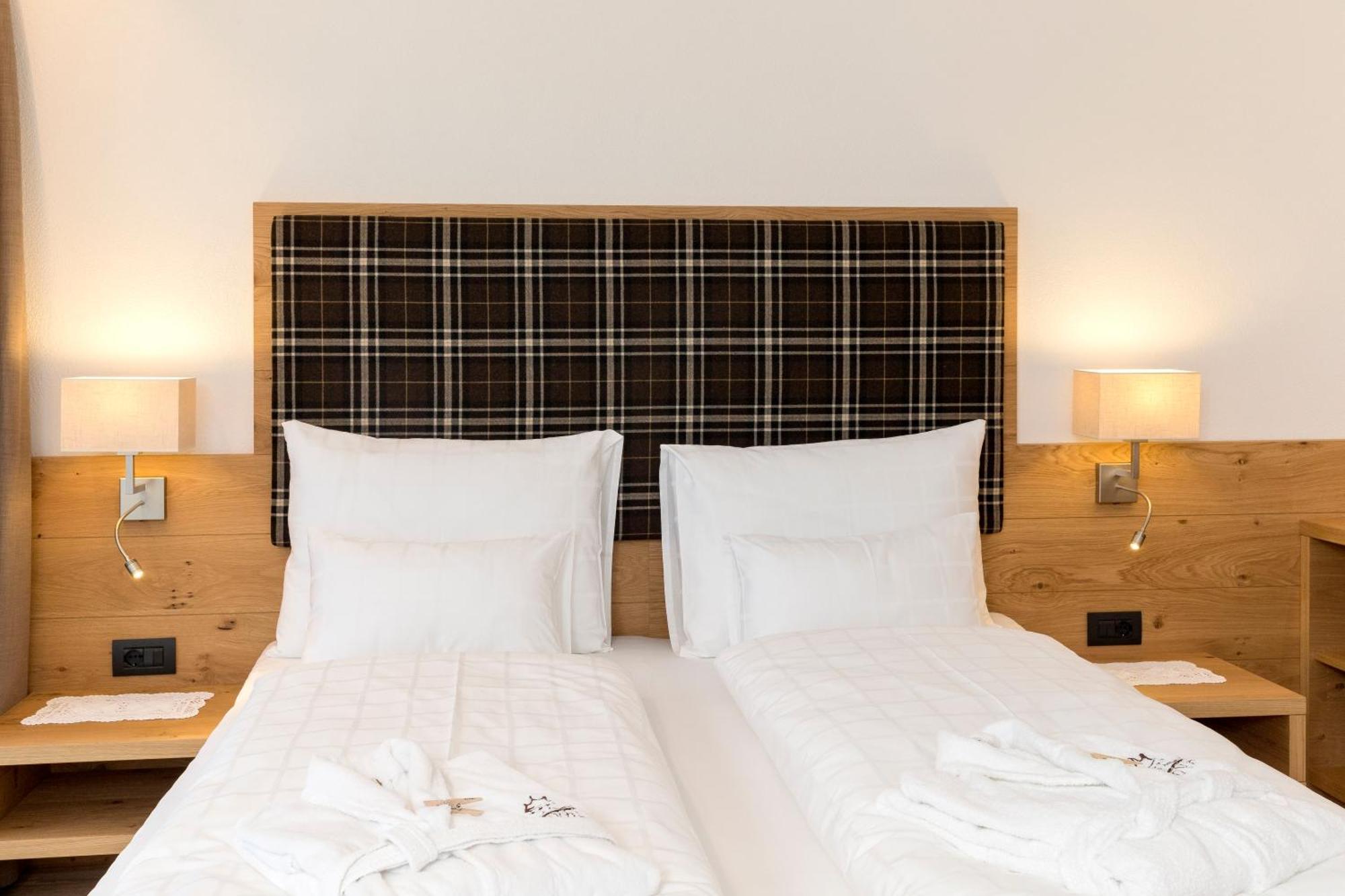 Hotel Royal Und Ferienhaus Annabel Sexten Bagian luar foto