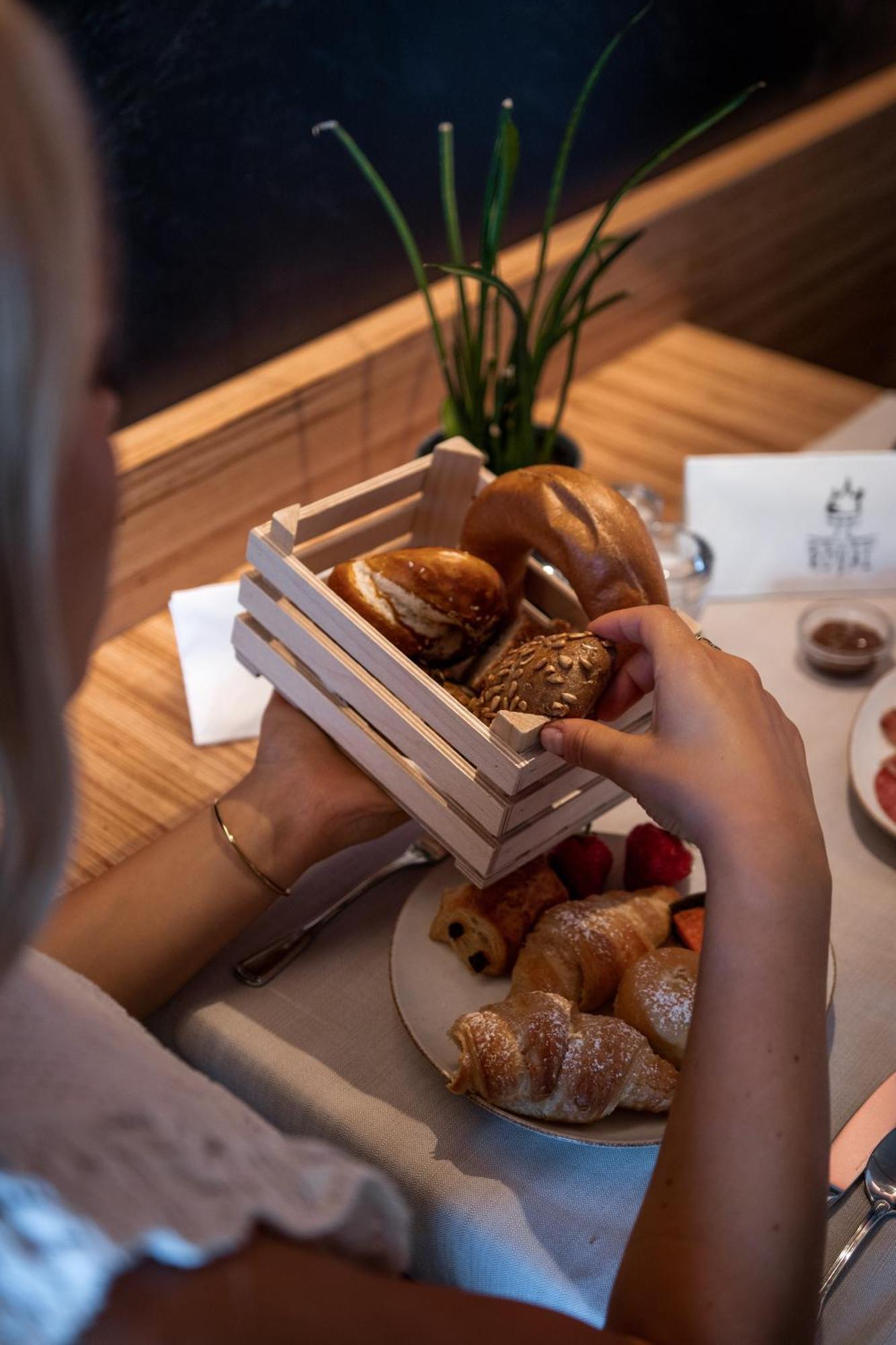 Hotel Royal Und Ferienhaus Annabel Sexten Bagian luar foto