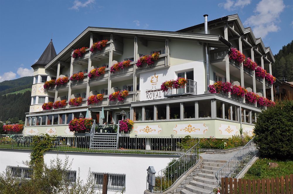 Hotel Royal Und Ferienhaus Annabel Sexten Bagian luar foto