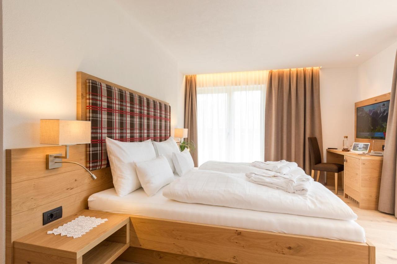 Hotel Royal Und Ferienhaus Annabel Sexten Bagian luar foto