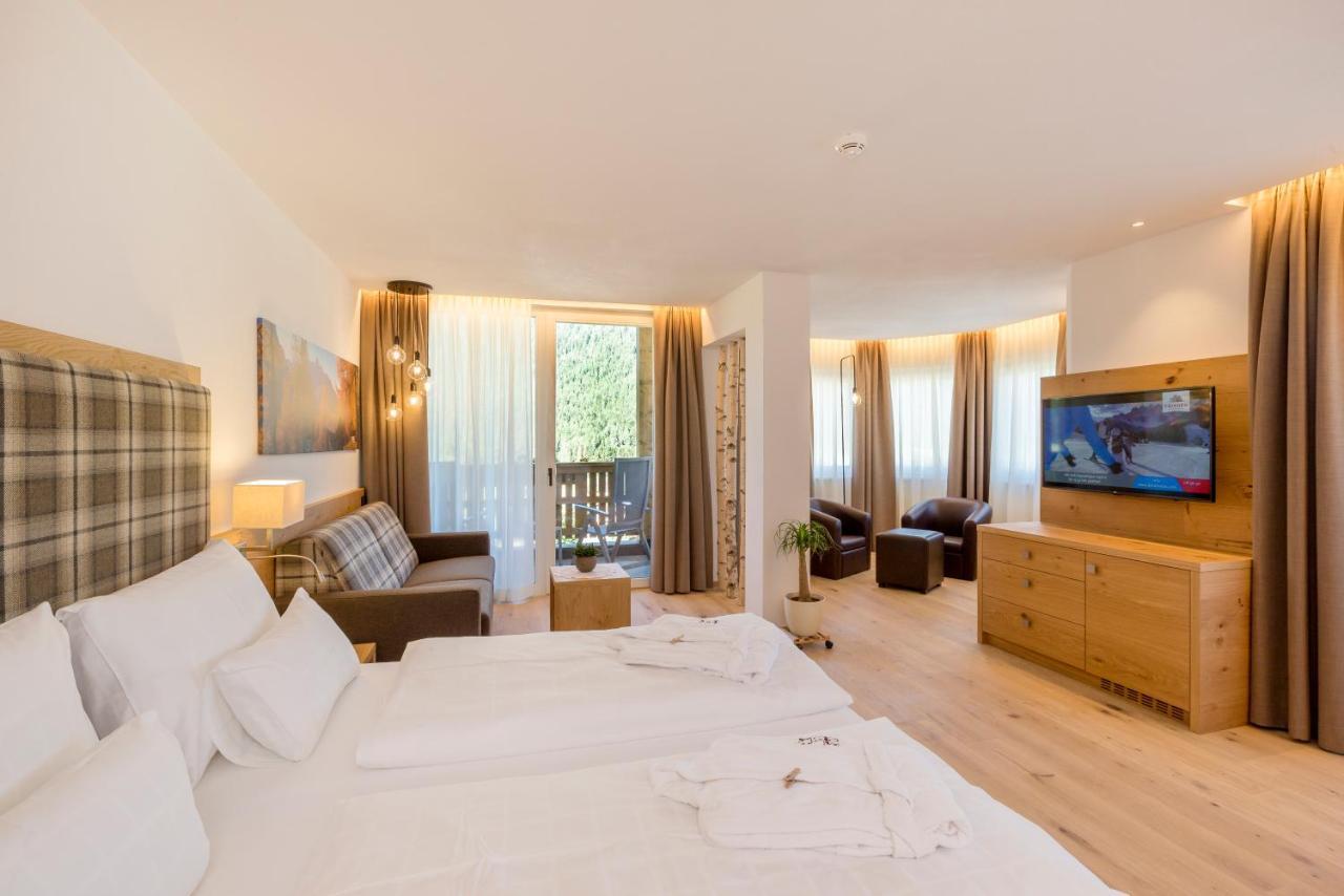 Hotel Royal Und Ferienhaus Annabel Sexten Bagian luar foto